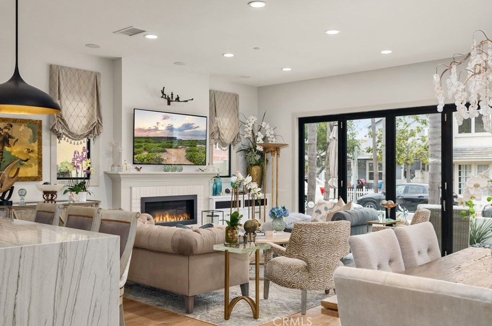 115 Bay Ave, Newport Beach CA  92662-1045 exterior