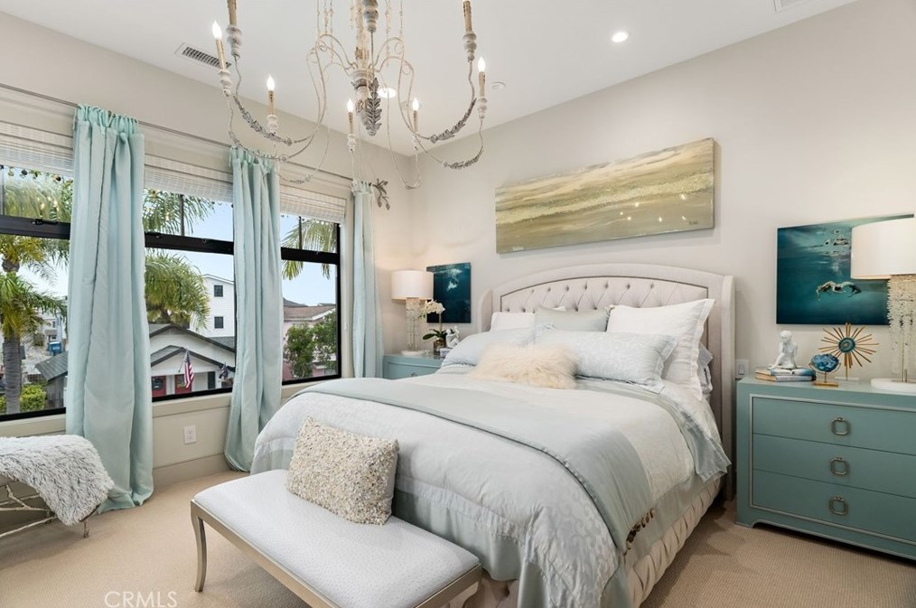 115 Bay Ave, Newport Beach CA  92662-1045 exterior