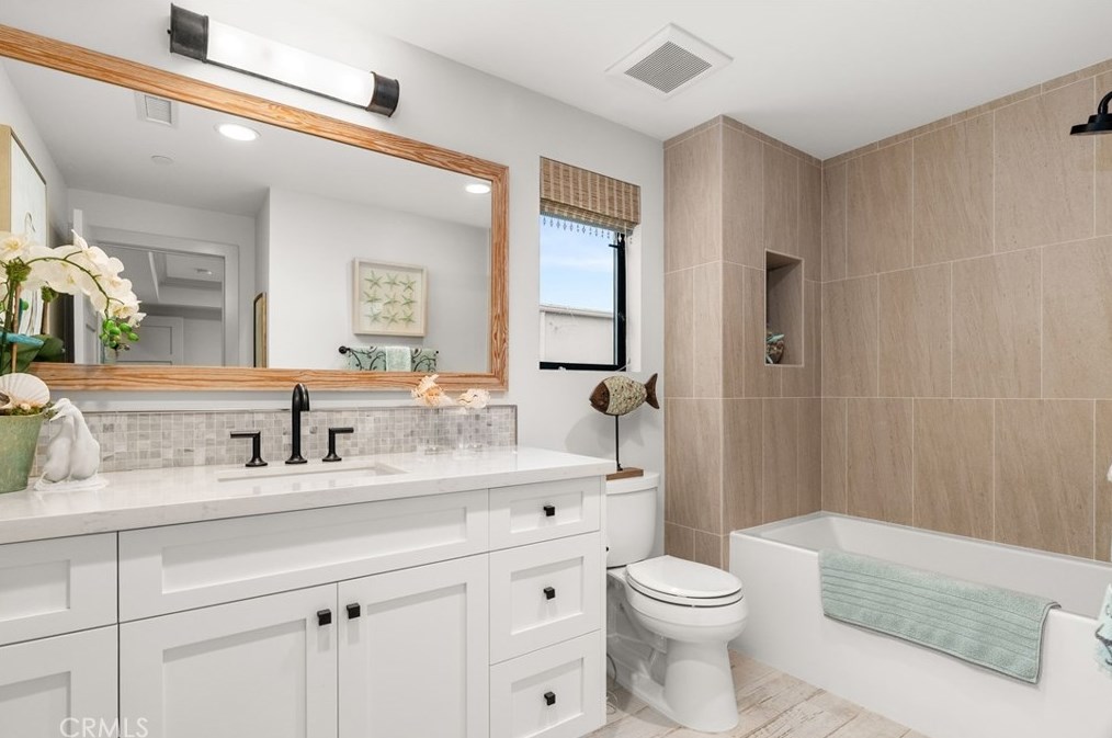 115 Bay Ave, Newport Beach CA  92662-1045 exterior