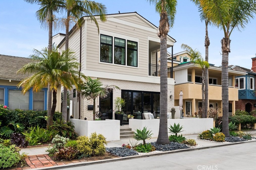 115 Bay Ave, Newport Beach CA  92662-1045 exterior