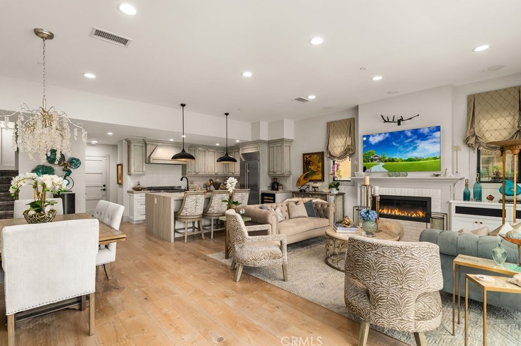 115 Bay Ave, Newport Beach CA  92662-1045 exterior