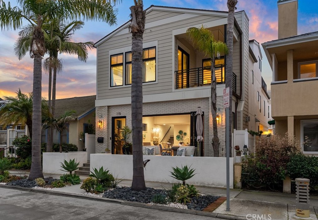 115 Bay Ave, Newport Beach CA  92662-1045 exterior