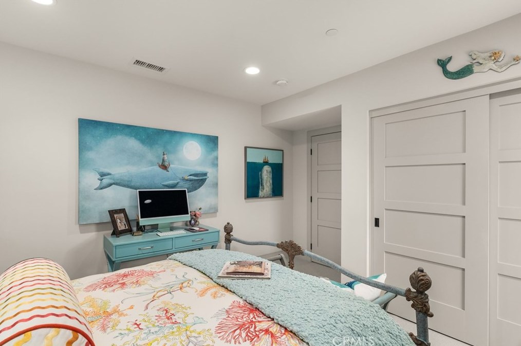 115 Bay Ave, Newport Beach CA  92662-1045 exterior