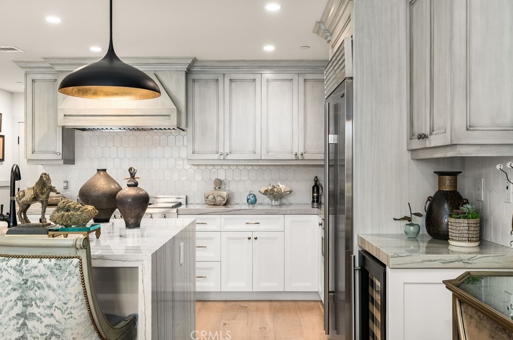 115 Bay Ave, Newport Beach CA  92662-1045 exterior
