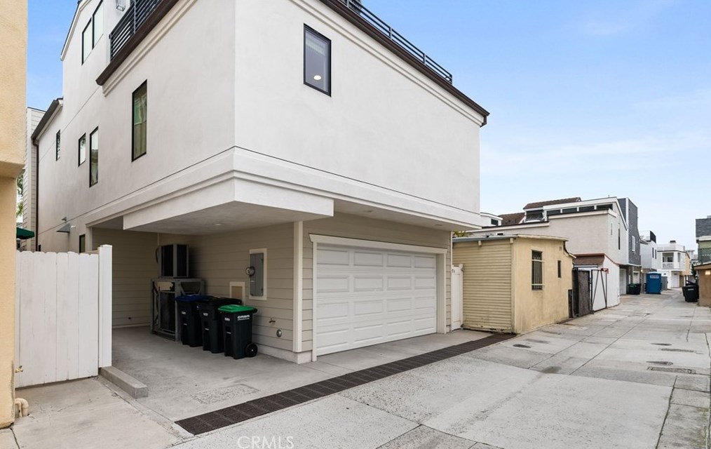 115 Bay Ave, Newport Beach CA  92662-1045 exterior
