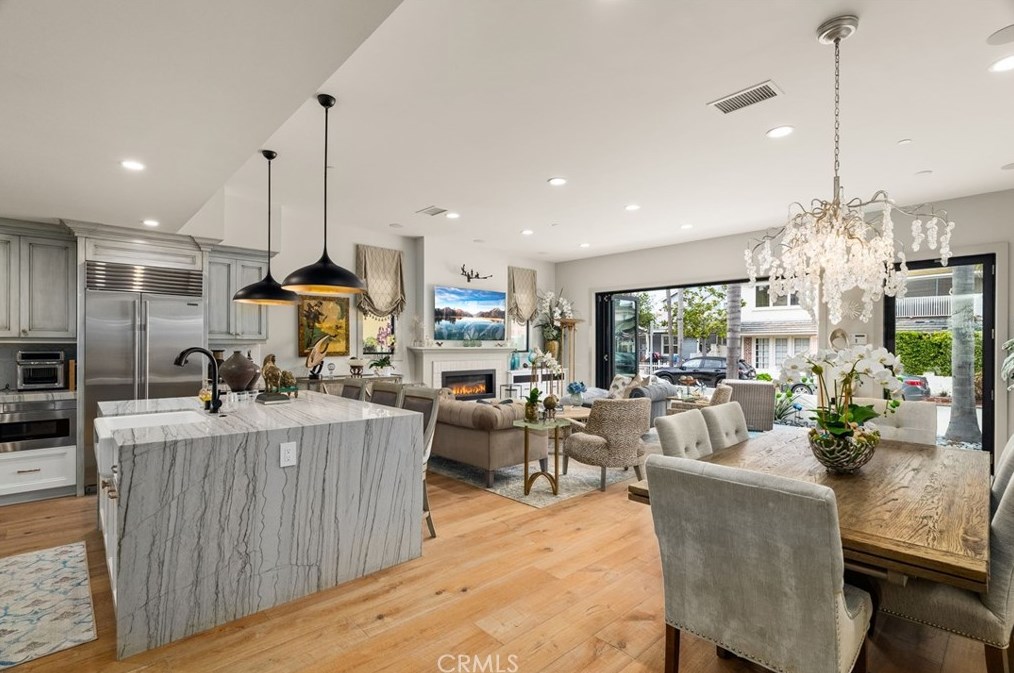 115 Bay Ave, Newport Beach CA  92662-1045 exterior