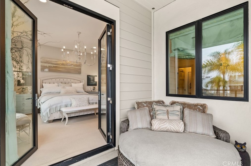 115 Bay Ave, Newport Beach CA  92662-1045 exterior