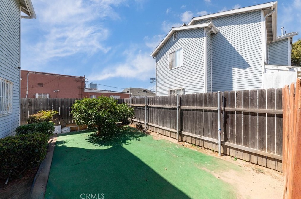 10517 Broadway, Los Angeles CA  90061-2021 exterior
