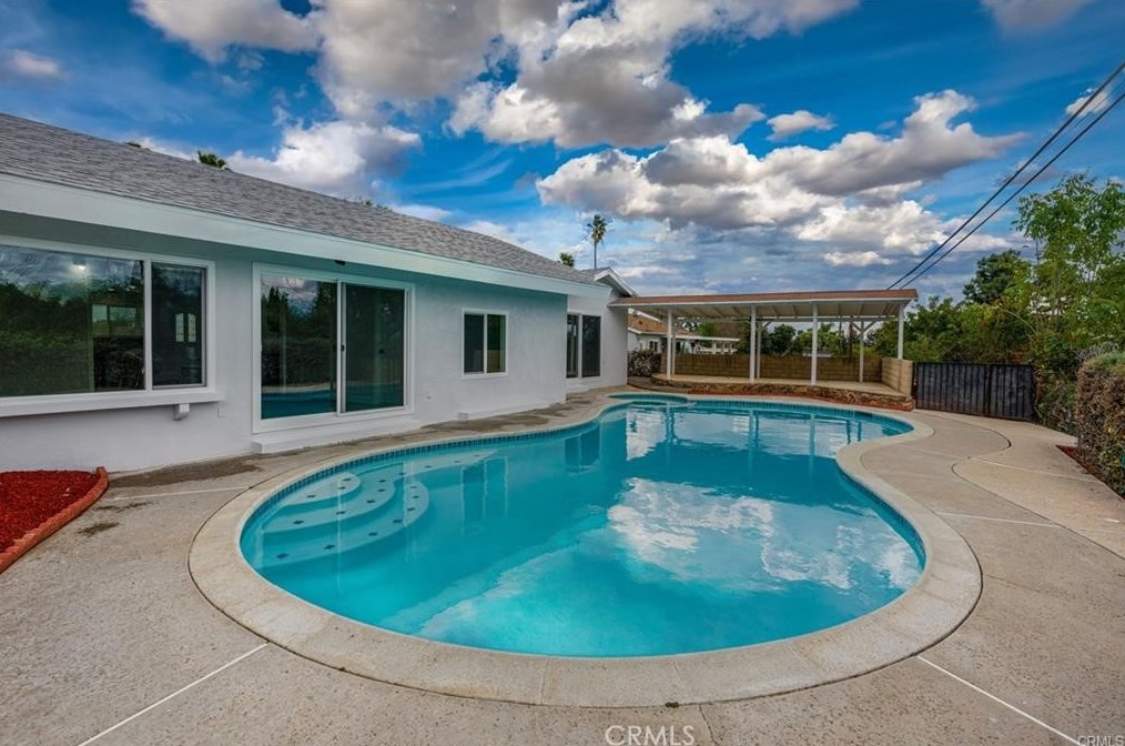 1605 Via Vis Dr, Riverside CA  92506-5321 exterior