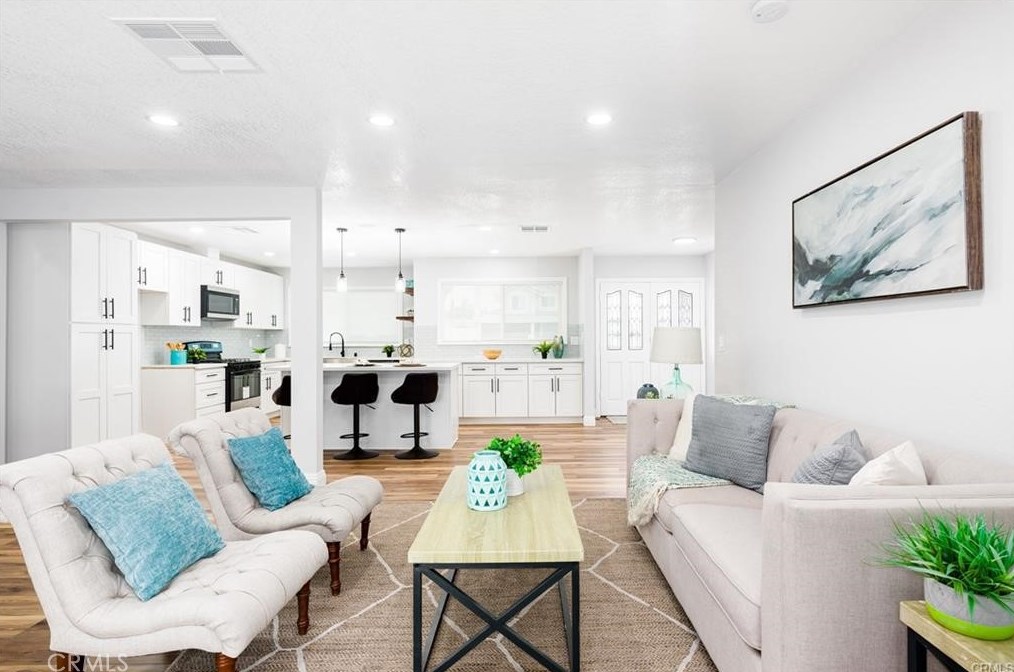 1605 Via Vis Dr, Riverside CA  92506-5321 exterior