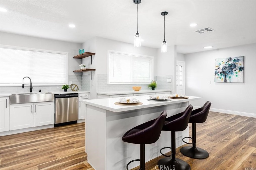 1605 Via Vis Dr, Riverside CA  92506-5321 exterior