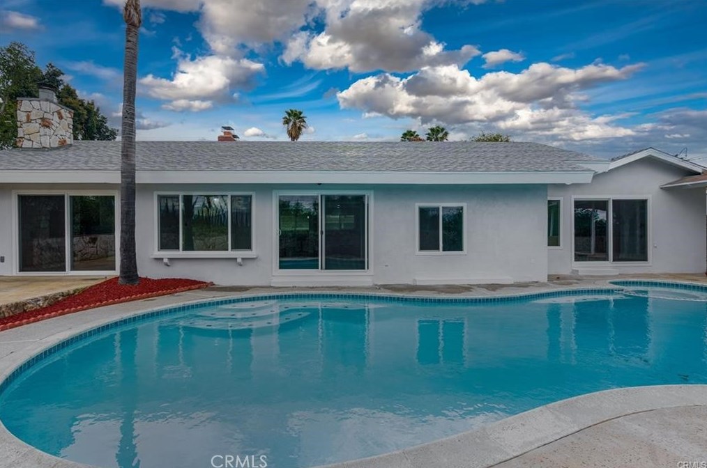 1605 Via Vis Dr, Riverside CA  92506-5321 exterior