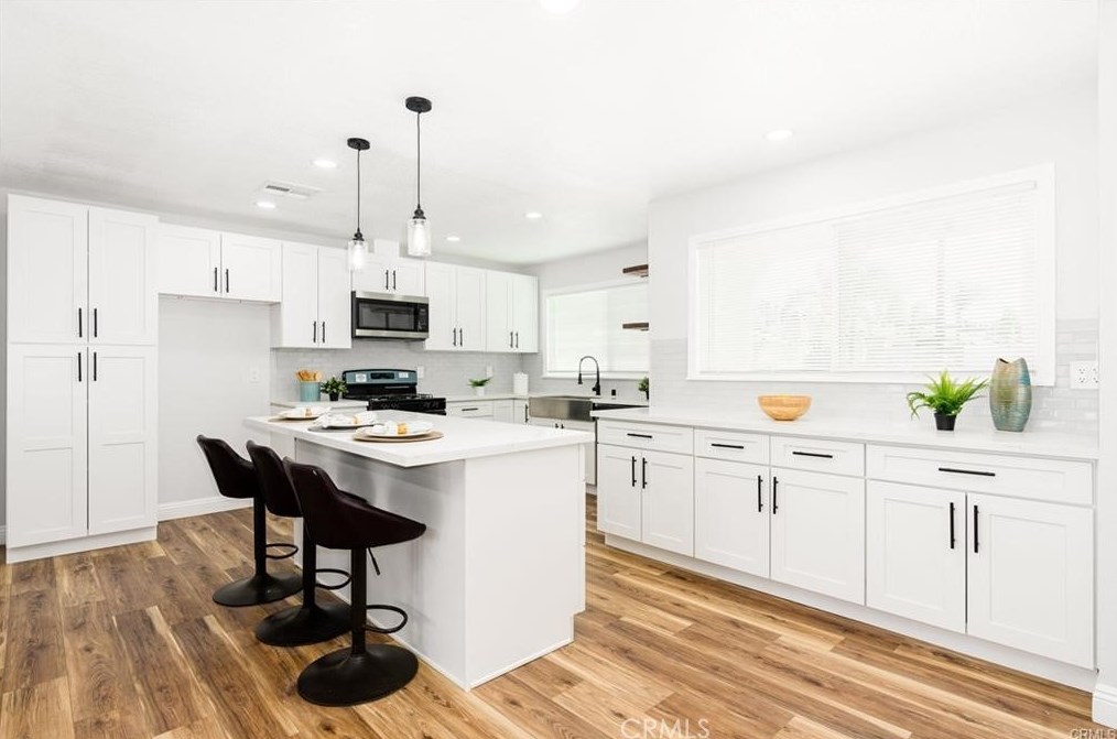 1605 Via Vis Dr, Riverside CA  92506-5321 exterior