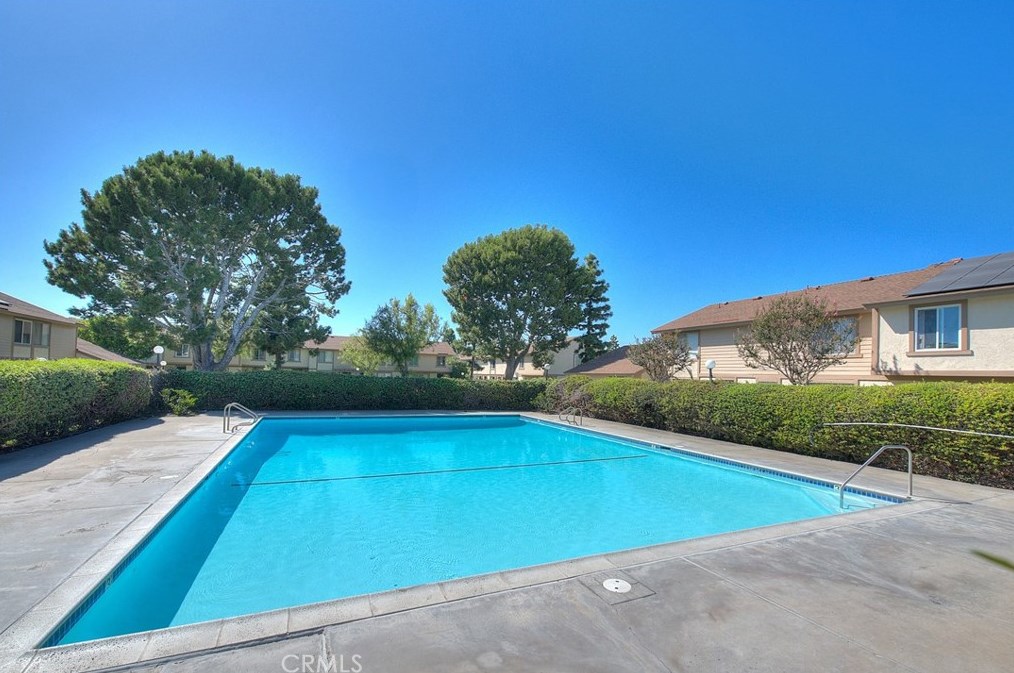 281 Alton Ave, Santa Ana CA  92707-4175 exterior