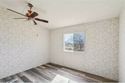 11330 Lakeview Avenue, Lucerne Valley, CA 92356 - Photo 25