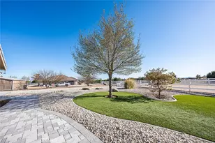 7922 Los Palmas Dr, Oak Hills, CA 92344 - Photo 7