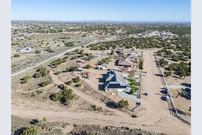 7922 Los Palmas Drive, Oak Hills, CA 92344 - Photo 57