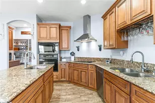 7922 Los Palmas Dr, Oak Hills, CA 92344 - Photo 13