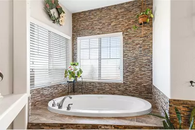 7922 Los Palmas Drive, Oak Hills, CA 92344 - Photo 25