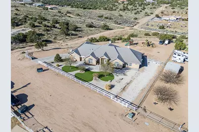 7922 Los Palmas Drive, Oak Hills, CA 92344 - Photo 55