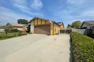 853 W Crestview St, Corona, CA 92882 - Photo 3