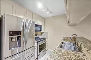 7035 Woodley Ave, Van Nuys, CA 91406 - Photo 11