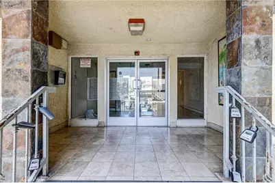 7035 Woodley Avenue #113, Van Nuys, CA 91406 - Photo 5