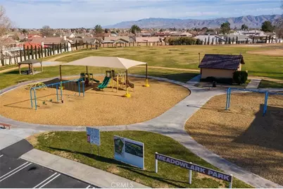 18055 Lakeview Drive, Victorville, CA 92395 - Photo 19