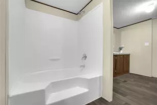 13984 Victoria Dr, Victorville, CA 92395 - Photo 15