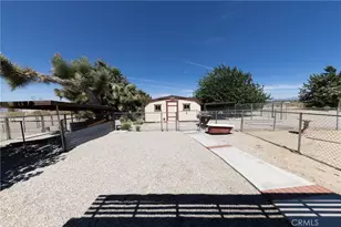 10675 Paramount Rd, Phelan, CA 92371 - Photo 9