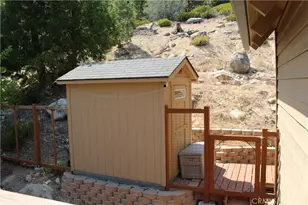 38532 N Shore Dr, Fawnskin, CA 92333 - Photo 21