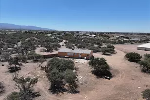 8195 Alta Mesa Rd, Oak Hills, CA 92344 - Photo 29