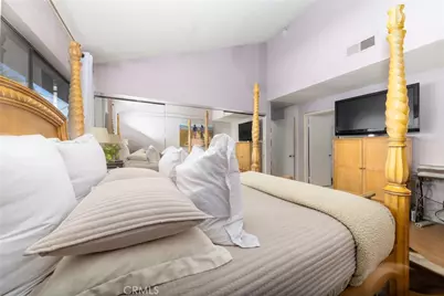 7301 Balboa Boulevard #8, Van Nuys, CA 91406 - Photo 17