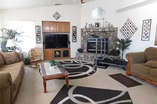 12720 Yorkshire Dr, Apple Valley, CA 92308 - Photo 15