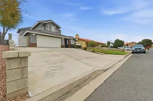 17895 Cumberland Way, Victorville, CA 92395 - Photo 3