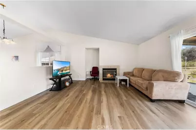 10945 Trenmar Ln, Bloomington, CA 92316 - Photo 11