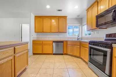 11221 Omelveny Road, Oak Hills, CA 92344 - Photo 15