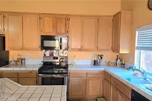 15227 Flagstaff St, Victorville, CA 92394 - Photo 29