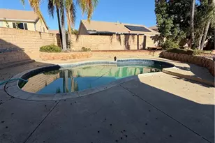 35994 Leah Ln, Yucaipa, CA 92399 - Photo 15