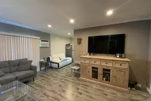 5665 Franklin Ave, Los Angeles, CA 90028 - Photo 11