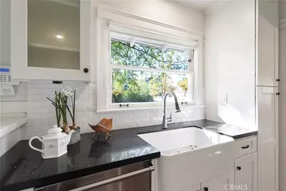 290 W 12th Street, Claremont, CA 91711 - Photo 7