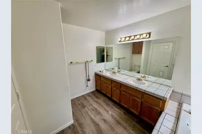 18286 Lakeview Drive, Victorville, CA 92395 - Photo 11