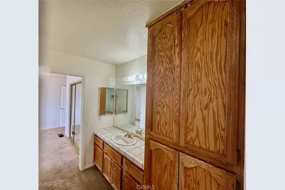 18286 Lakeview Drive, Victorville, CA 92395 - Photo 19