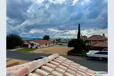 18286 Lakeview Drive, Victorville, CA 92395 - Photo 15