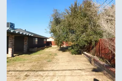 8801 Hickory Drive, California City, CA 93505 - Photo 21