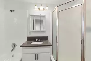 1115 S Elm Dr, Los Angeles, CA 90035 - Photo 17