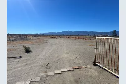 3836 Holly Rd, Phelan, CA 92371 - Photo 3