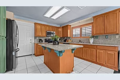 14998 Mustang Lane, Fontana, CA 92336 - Photo 11