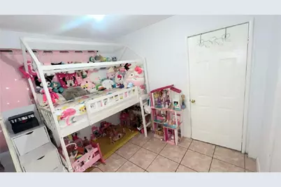 1715 E 70th, Los Angeles, CA 90001 - Photo 11
