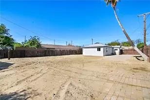 18555 Slover, Bloomington, CA 92316 - Photo 17